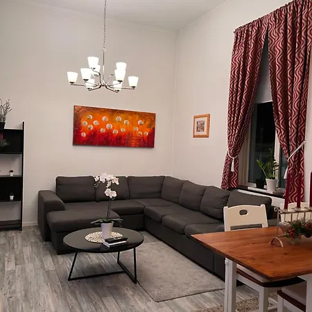 Apartment Center Close To Kings Palace *